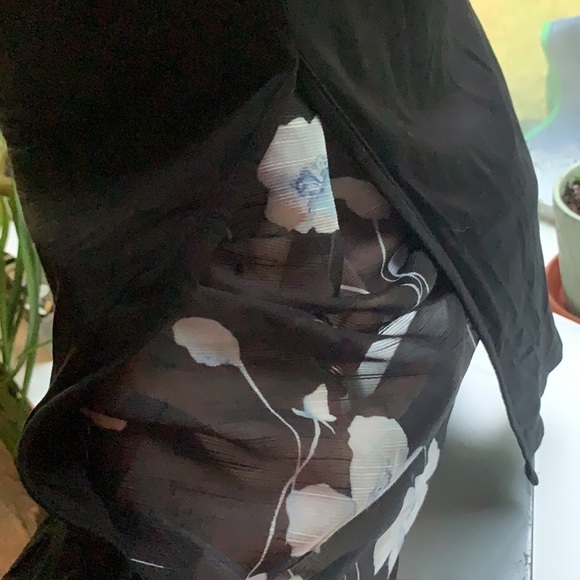 THREE Stones Pretty Black Blouse / T- Shirt V Back with Floral Mesh Design - Picture 3 of 5